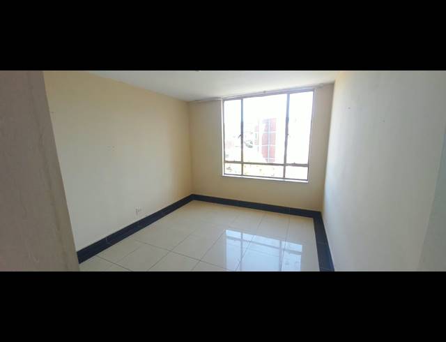 1.5 BEDROOM FLAT FOR SALE IN ESSENWOOD